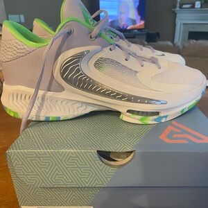 Nike Zoom Freak 4 - white/oxygen purple - Never worn